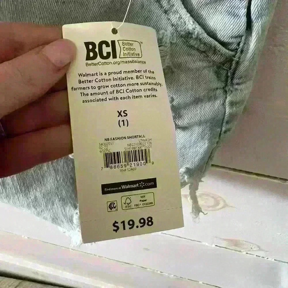 No Boundaries overall denim shorts, distressed, NWT size small. - Picture 3 of 4